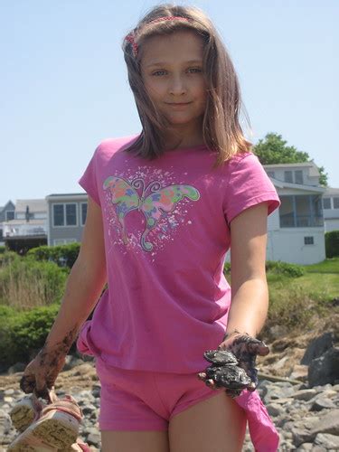 clam digger mackenzie shows off 2 clams she dug at the bea… flickr