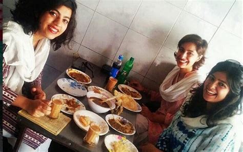 Girlsatdhabas Pakistani Women Take Selfies In Male Spaces To