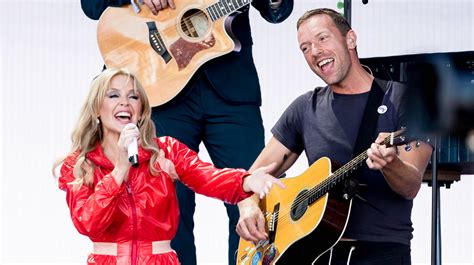 chris martin makes surprise appearance during kylie minogue s set at