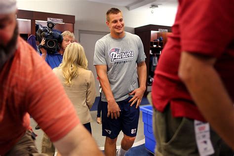 what s rob gronkowski s penis like tom brady tells howard stern