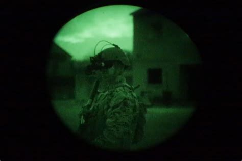 marines test  night vision goggles  realistic setting marine corps systems command news