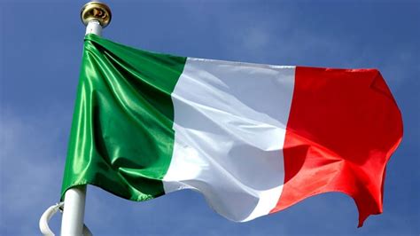 la bandiera italiana alpini gruppo monza centro