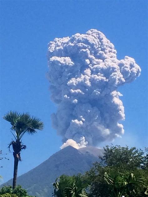 the volcanic unrest continues eruptions of agung volcano indonesia