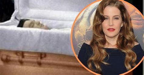 lisa marie presley left a special t inside her late father s coffin