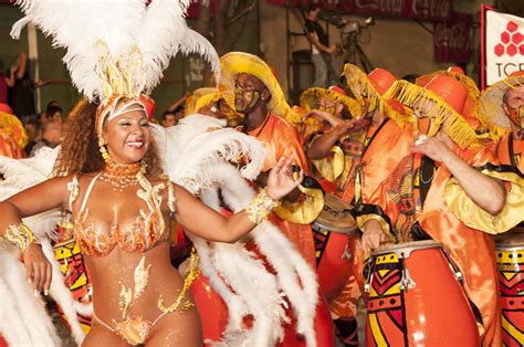 carnaval  uruguai comeca    se estende ate marco maranhao hoje