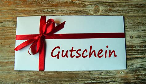 gutscheine auf dem gabentisch verbraucherzentralede