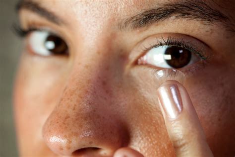 makeup tips  people  wear contact lenses allure
