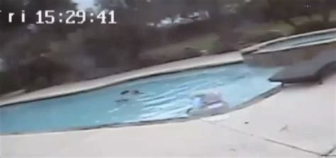 Girl 5 Doesnt Hesitate A Second When Mom Has Seizure In Pool Jumps