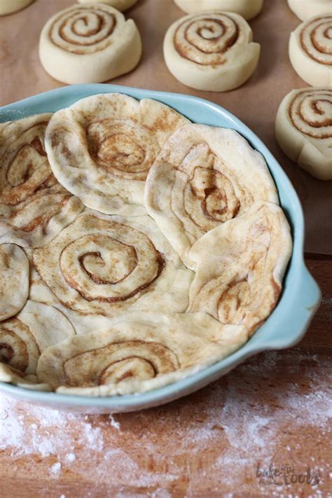 Cinnamon Roll Apple Pie Bake To The Roots