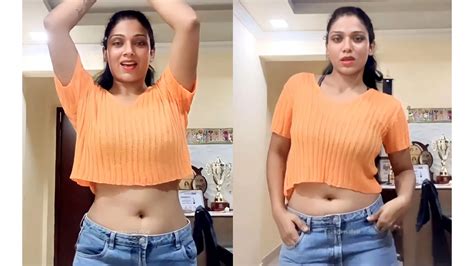 Mallu Aunty Avanthika Mohan Spicy Navel And Belly Button Exposed In
