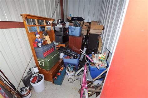 10 things about storage wars you won t find in an abandoned locker