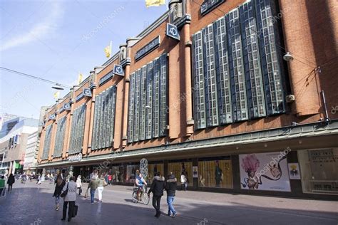 centro comercial holandes bijenkorf en la hague foto editorial de stock  ahavelaar