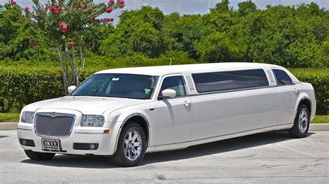 limousine services hire  luxurious limousine  gold coast stretch