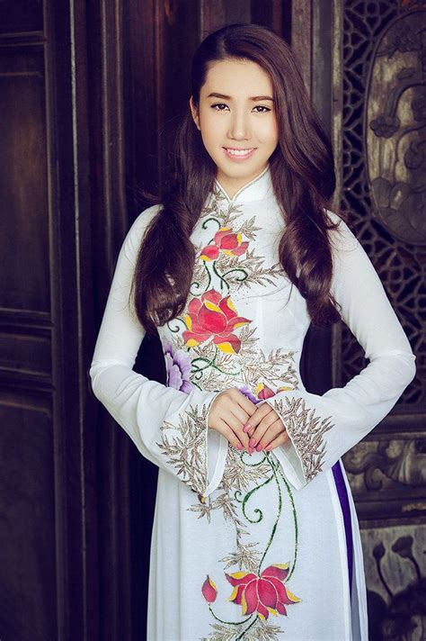 Pin By Lao Y On Ao D Ai Women Long Dresses Vietnamese Long Dress