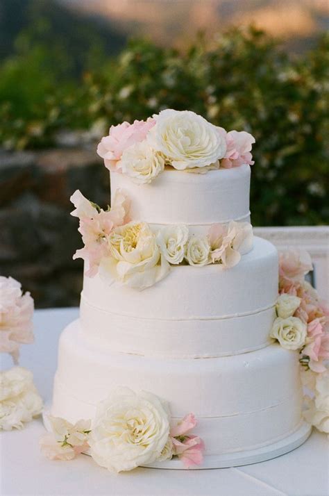 wedding cake with real flowers wedding cakes