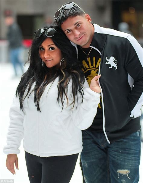 snooki pregnant and engaged 2012 jersey shore star wears wedding ring