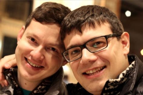 darius blog wzruszająca historia o pary gejów z rosji putin wmawia że nie ma dyskryminacji