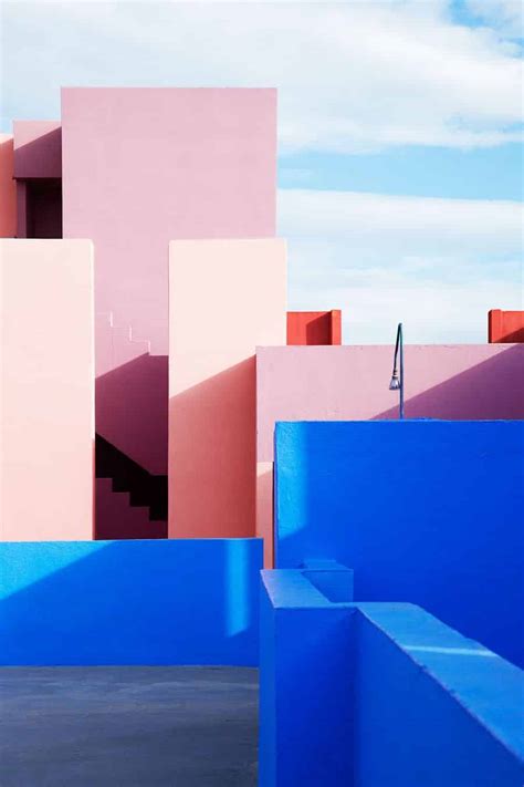 Color blocking can be defined as mixing two to three (if not more) bold and often contradictory colors together in one ensemble to make for . Color blocking : une tendance qui affole la toile | Monsieur Peinture