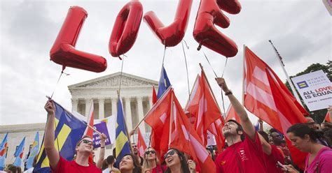 u s supreme court legalizes same sex marriage