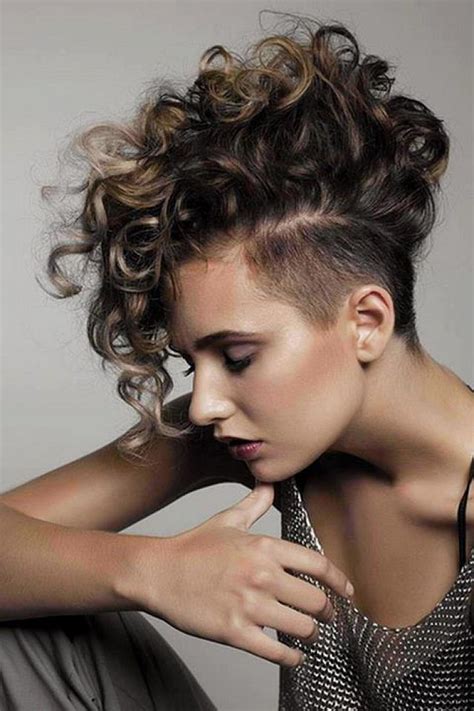 Incompatible Hot And Sexy Short Curly Hairstyles Ohh My My