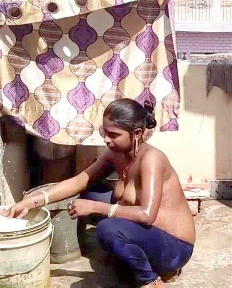 Pregnant Desi Indian Village Babe Bathing Outdoor Porn 1f
