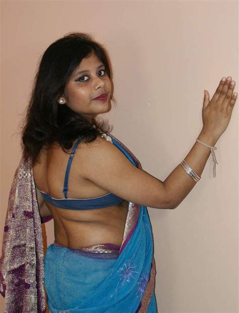 Housewife Photo Desi Masala Navel Housewife In Hot Saree And Cleavage