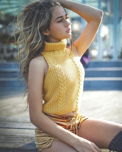 Pin By Robert Cecil On Pretty Things Girl Fashion Style Khia Lopez