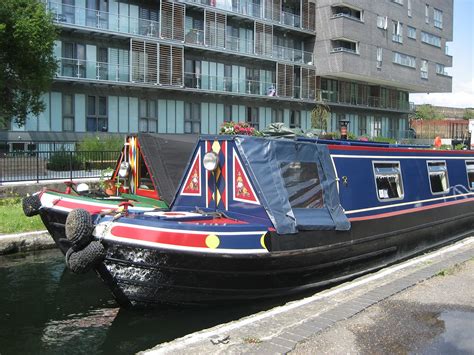 reasons  hire  narrowboat  london foxboats