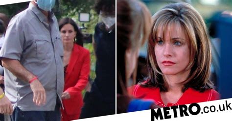Scream 5 Courteney Cox Pictured On Set As Gale Weathers