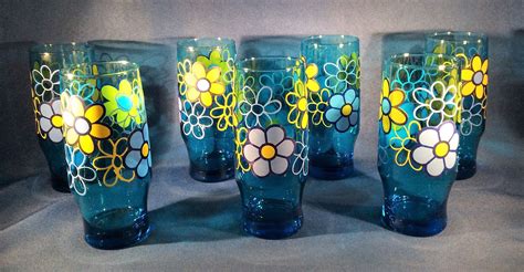 1970 S Blue Glass Tumblers W White And Yellow Daisy Design