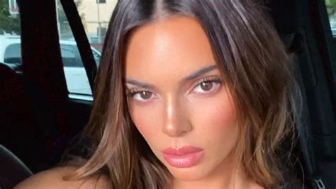 Kendall Jenner Closes 2020 With Massive Thigh Gap The Blast