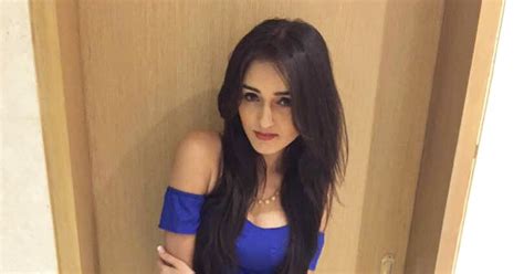 Celebrity Pics Tanya Sharma Sexy In Blue