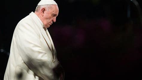 paus wast op witte donderdag voeten van gevangenen kerknet