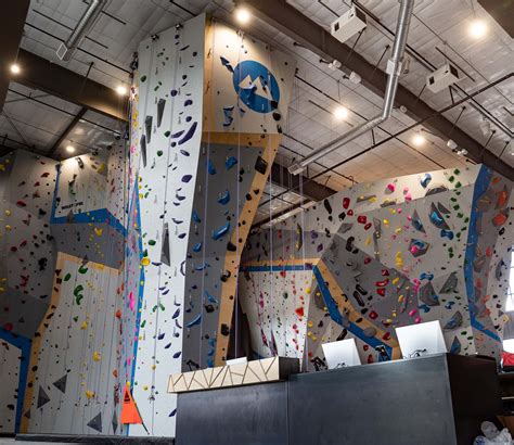 summit gym grapevine opens  largest rock climbing facility  north