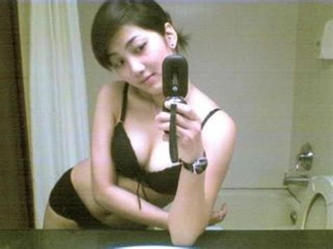 cerita abg sangek foto foto cewek cantik narsis di kamar mandi