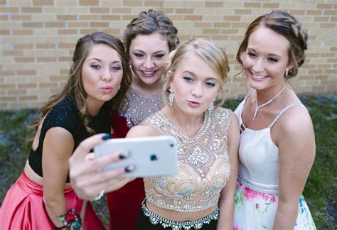 35 Couples Attend Cleveland Prom News