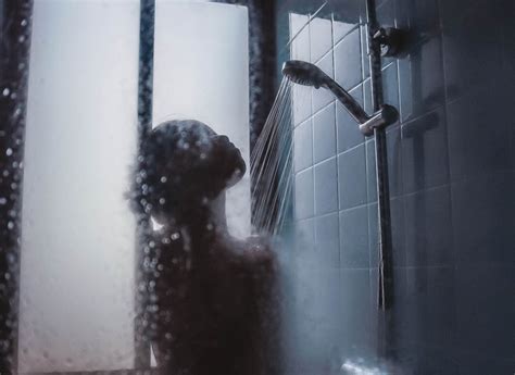 The Pros And Cons Of Cold And Hot Showers Bona Magazine