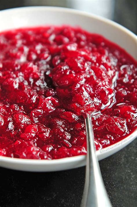 easy homemade cranberry sauce recipe  wears  hats