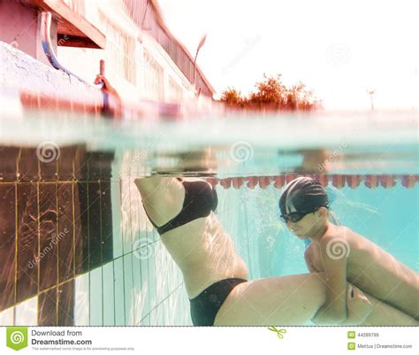 lessons of diving mother and her son in swimming stock image image of summer adult 44289799
