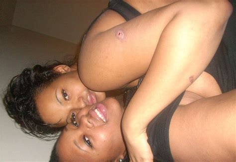 curvy ebony making out with her bbw lesbian gf pichunter