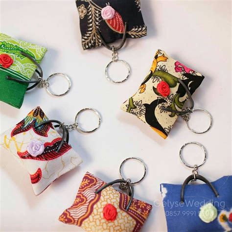 souvenir gantungan kunci souvenir gantungan kunci tas batik souvenir gantungan kunci berbentuk