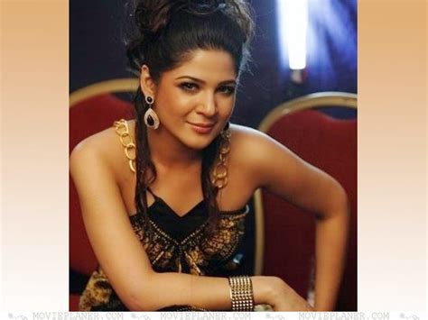 pak celebrity gossip ayesha omer hot pics biography and