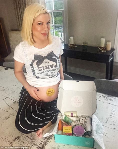 Pregnant Tori Spelling Shows Off Bare Burgeoning Belly Daily Mail Online