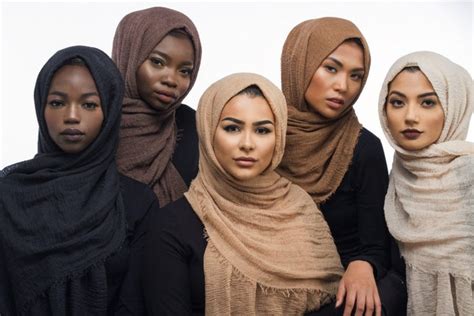 muslim blogger designed    hijabs   skin tones glamour