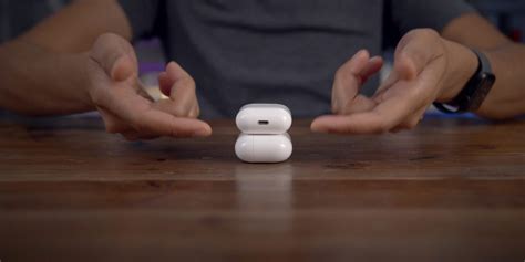 analyst airpods revenue  double    shipments hitting  units tomac