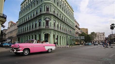 guide to the architecture and heritage of old havana cuba