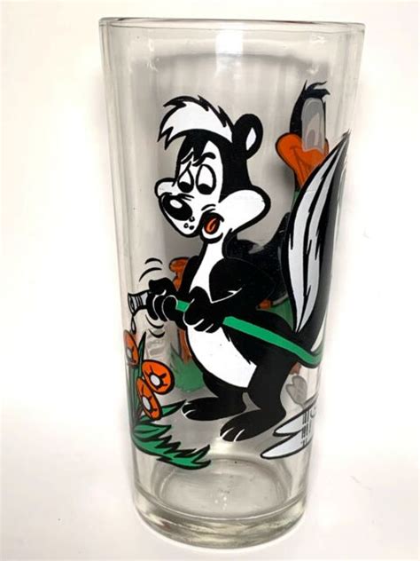 Pepe Le Pew Daffy Duck Looney Tunes 1976 Pepsi Collectors Series Glass
