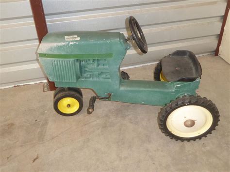 lot  vintage john deere cast metal pedal tractor norcal