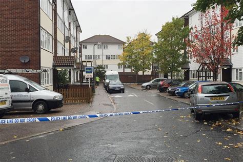 basildon stabbing murder probe launched  man stabbed  death