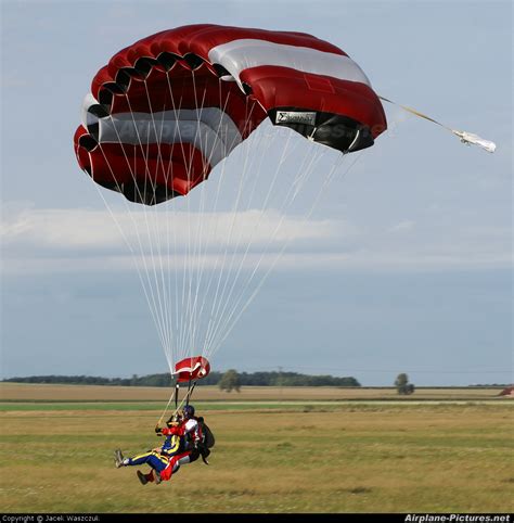 private parachute parachute tandem  miroslawice photo id